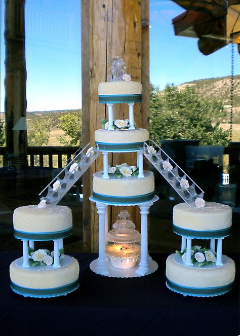 Water Fountain Wedding Cake, Water Fountain Wedding, Cakes With Fountains, Fountain Wedding, Fountain Wedding Cakes, Hanging Cake, Fountain Cake, Round Wedding Cakes, Acrylic Table