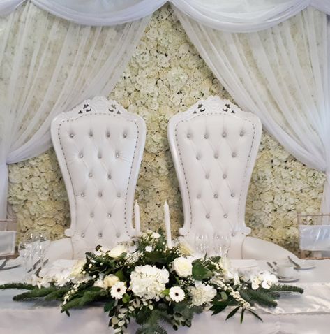 Throne Chairs Wedding, Wedding Throne, Throne Chair Wedding, Black And Gold Party Decorations, Royal Throne, Wedding Ceremony Decorations Outdoor, Gold Party Decorations, Throne Chair, Flower Wall Backdrop