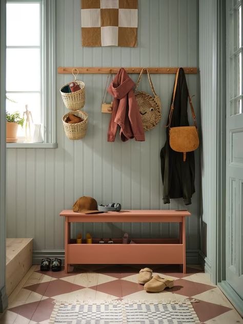 The hallway of your dreams – warm and organised - IKEA Ireland Ikea Inspiration, Ikea Hallway, Farmhouse Style Furniture, Apartment Entryway, Hallway Inspiration, Minnesota Home, Small Hallways, Style Deco, Cupboard Storage