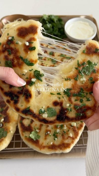 » Cheese-Stuffed Garlic Naan Uncommon Dinner Recipes, Winter Food Recipes Lunch, Delicious Food Recipes Dinner, Super Quick Dinner Recipes, Unhealthy Recipes, Water Room, College Recipes, Traditional Indian Food, Tiktok Recipes