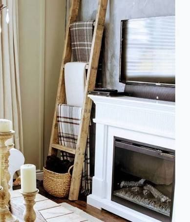 How to Make a DIY Blanket Ladder for Just $10 - Life Storage Blog Blanket Ladder Decor, Ladder Ideas, Blanket Ladders, Farmhouse Ladder, Diy Farmhouse Ideas, Decorative Ladder, Blanket Rack, Farmhouse Decor On A Budget, French Country Bathroom