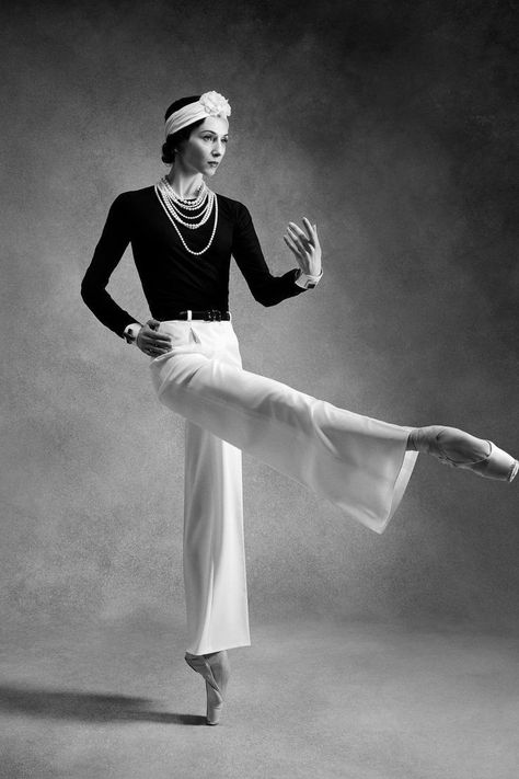 Coco Chanel 1920s, 90s Chanel, Chanel Gabrielle, Svetlana Zakharova, Ballet Dance Photography, Paris Opera Ballet, Chanel Black And White, Fashion Corner, Gabrielle Chanel