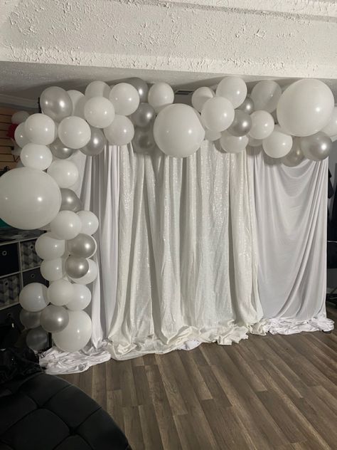 White Winter Photo Backdrop, Silver And White Anniversary Decorations, Pearl White Party Decorations, White And Silver Photo Backdrop, White Themed Birthday Party Decorations, Silver Soiree Party, Matric Dance Backdrop Ideas, Winter Formal Backdrop Ideas, White And Silver Bridal Shower Ideas