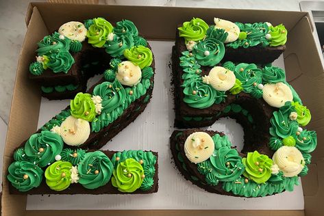 Cutest cake for a st pattys day themed party! Green Number Cake, Green Cake, Number Cake, Number Cakes, St Pattys Day, St Pattys, Cute Cakes, Themed Party, Party Themes