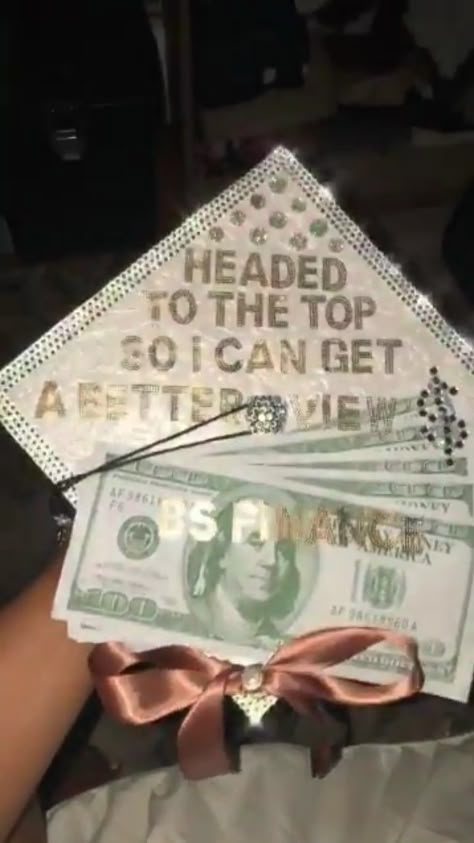 Youngboy Graduation Cap, Graduation Cap Designs Money, Graduation Cap Designs 8th Grade, Baddie Graduation Cap, High School Graduation Cap Designs, Creative Graduation Caps, College Grad Cap Ideas, Graduation Cap Decoration Diy, Custom Graduation Caps