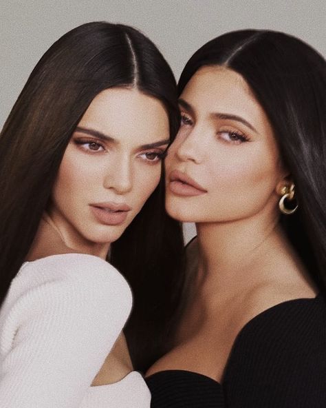 #kyliejenner #kendalljenner #haileybaldwin #haileybieber #justinbieber #aesthetic #models #vibes Kendall Ve Kylie, Aesthetic Models, Kylie Cosmetic, Hailey Baldwin, Kendall + Kylie, Kendall Jenner, Kylie Jenner, Justin Bieber, Pearl Earrings