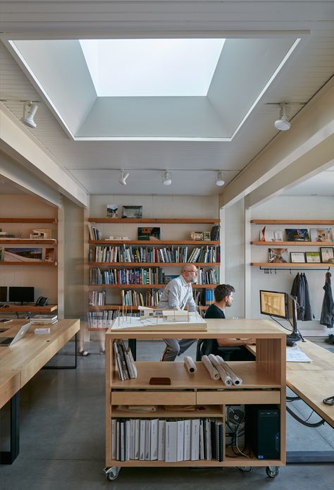 Architects Home Office, Architect Studio Workspaces, Office Architecture Interior, Architect Studio Office, Architecture Studio Workspace, Architect Studio Design, Architect Workspace, Architecture Studio Interior, Architect Office Workspace