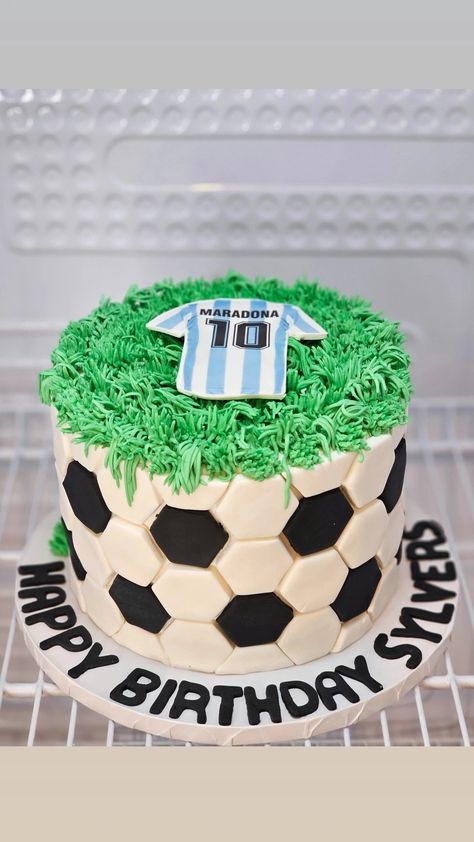 Soccer Themed Birthday Cake, Soccer Jersey Cake, Cake Decorations Ideas, Soccer Ball Cake, Soccer Birthday Cakes, 15th Birthday Cakes, 18th Cake, Soccer Cake, Cousin Birthday