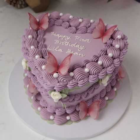 💜🦋 - Cake Details - Size: Standard 7” (two layers) Add-ons: Butterflies (edible) + pearls (edible) #firstbirthday #firstbirthdaycake #one #purplecake #heartcake #cake #seattle #seattlecakes #customcakes #emmacakesseattle #seattlebaker Edible Pearls, Purple Cakes, Happy First Birthday, Heart Cake, Add Ons, Custom Cakes, First Birthdays, Seattle, Butterflies