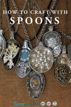 Old Spoons Ideas, Old Spoons Repurposed, Repurpose Souvenir Spoons, Spoon Crafts Metal, Plastic Utensils Crafts, Collector Spoon Crafts, Silver Flatware Crafts, Metal Spoon Crafts Diy, Old Silverware Crafts