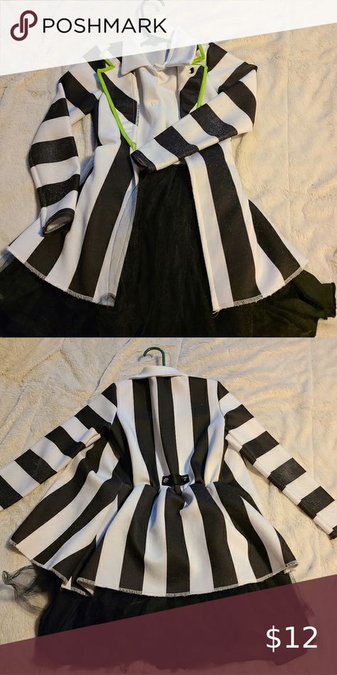 Girls Beetlejuice costume Beetlejuice Girl Costume, Beetle Juice Aesthetic, Beetlejuice Girl, Halloween Costumes Kids Homemade, Juice Aesthetic, Halloween Jello, Halloween Juice, Thanksgiving Clothing, Beetlejuice Costume