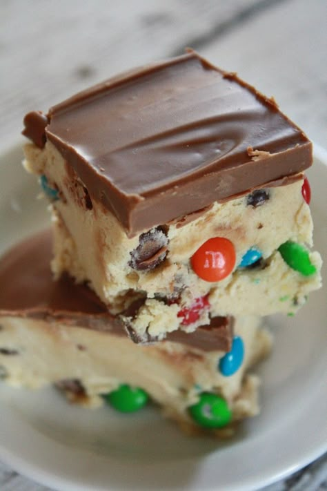 m&m cookie dough bars. Eggless Cookie Dough Recipe, Bars Dessert, Cookie Dough Fudge, No Bake Cookie Dough, Cookie Dough Bars, Edible Cookie Dough, No Bake Bars, Candy Bars, Snickerdoodles