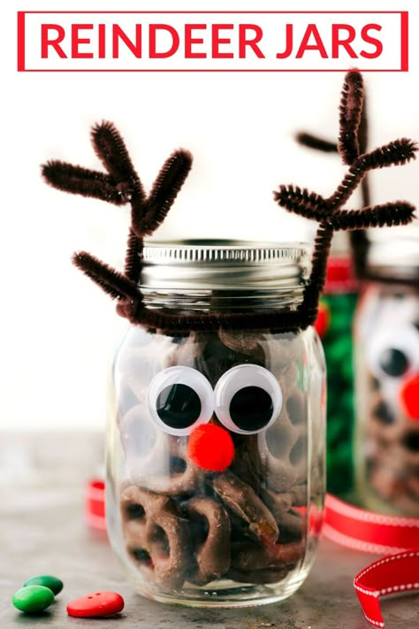 Need quick, easy, inexpensive, trendy & cute Christmas gifts?  DIY Mason Jar Gifts - lots of creative choices- both food and non-food jars! Can't go wrong! Joululahjat Diy, Easy Mason Jar Crafts, Mason Jar Gifts Diy, Mason Jar Christmas Crafts, Christmas Treats For Gifts, Mason Jar Christmas Gifts, Reindeer Noses, Diy Jar Crafts, Mason Jar Crafts Diy