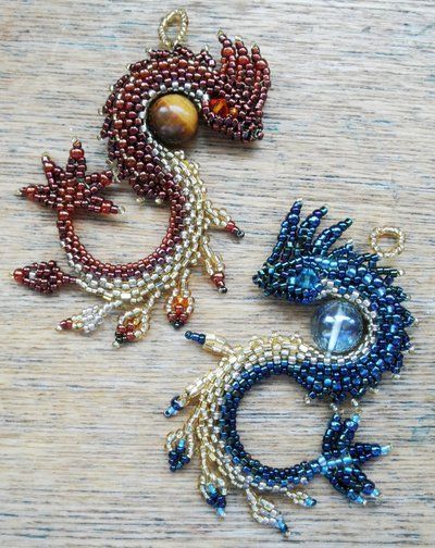 Beaded Dragon, Free Jewellery Making Tutorials, Beading Crafts, Dragon Jewelry, Beaded Crafts, Beaded Animals, Beading Projects, Beaded Jewelry Patterns, Jewelry Making Tutorials