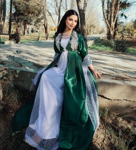 Jle Kurde, Persian Dress, Kurdish Dress, Kurdish Clothes, Fall Photo Shoot Outfits, Desi Fashion Casual, Cute Dress Outfits, Special Clothes, Art Dark