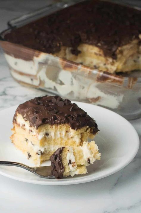 Easy Cannoli Cake | Nibble and Dine | Only 6 Ingredients! Easy Cannoli Cake Recipe, Cannoli Cake Recipe, Easy Cannoli, Cannoli Cake, Microwave Dessert, Fast Dessert Recipes, Fast Desserts, Make Ahead Desserts, Recipes Chocolate