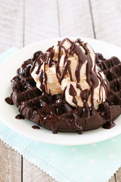 Vegan Chocolate Fudge, Sundae Recipes, Chocolate Waffles, Think Food, Chocolate Sauce, Decadent Chocolate, Chocolate Fudge, Frappe, Gluten Free Desserts