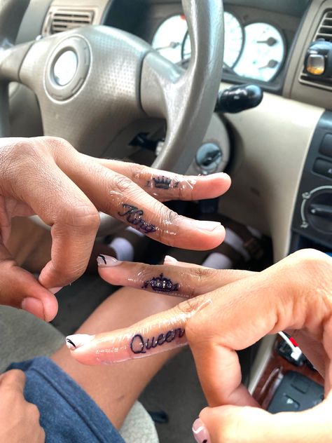 Couples tattoo, cute, fresh tattoo, couple goals, finger tat Queen Finger Tattoo, Crown Finger Tattoo, Cute Tattoos Ideas, King And Queen Tattoo, Queen With Crown, King Queen Tattoo, Tattoo King, Couples Tattoo, Queen Tattoo