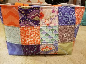 Charm Pack Tote Bag Pattern, Charm Square Quilt, Charm Pack Quilt, Felt Squares, Quilted Tote Bags, Bag Stand, Quilted Totes, Tote Pattern, Charm Pack