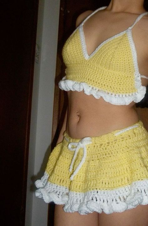 Diy Crochet Top, Bikinis Crochet, Yellow Crochet, Mode Crochet, Crochet Skirts, Estilo Hippie, Clothes Crochet, Crochet Business, Crochet Design Pattern