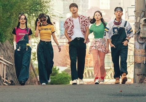 Looks Hip Hop, Twenty Five Twenty One, Group Poses, Septième Art, Photographie Portrait Inspiration, Joo Hyuk, Song Hye Kyo, Pose Reference Photo, Kdrama Actors