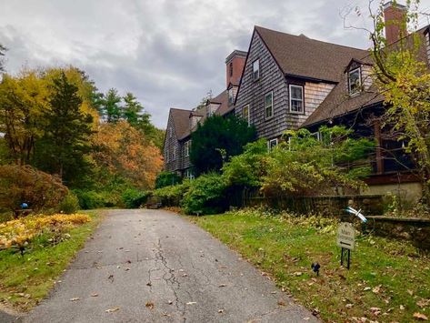 <a href=https://www.onlyinyourstate.com/massachusetts/petersham-weekend-getaway-ma/ target=_blank>Petersham</a> is a tiny Central Massachusetts town. It has beautiful <a href=https://www.alltrails.com/explore/us/massachusetts/petersham?b_tl_lat=42.703600000000165&b_tl_lng=-72.74730598608338&b_br_lat=42.27159999999992&b_br_lng=-71.62669401391703 target=_blank>nature trails</a> and outdoor areas and is chock full of quaint New England charm. Rabbit Hill Inn Vermont, Woodstock Inn Vermont, Lincolns Inn Fields, Wine Pairing Dinner, Restaurants In Boston, Cozy Restaurant, Village Inn, Themed Cafes, Nature Trails