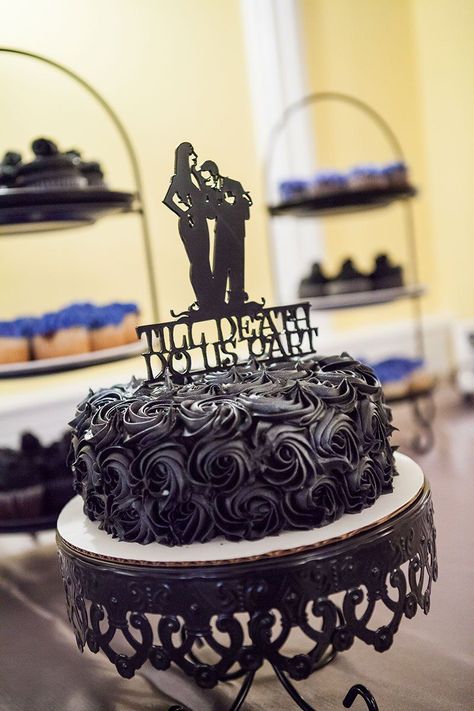 Morticia and Gomez fully support this elegant Addams Family goth wedding Morticia And Gomez, Gothic Wedding Cake, Halloween Wedding Cakes, Creative Wedding Cakes, Halloween Themed Wedding, Black Wedding Cakes, Boda Mexicana, Goth Wedding, Dark Wedding