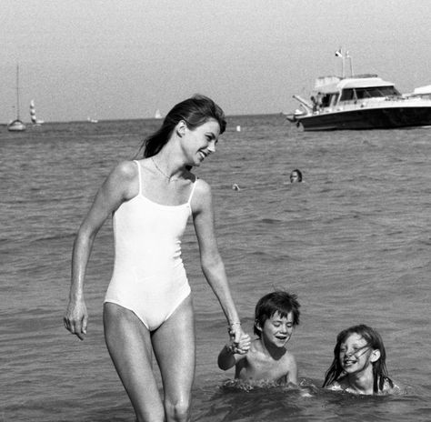 Malibu Rising, Rich Mom, European Summer Aesthetic, Summer Aesthetics, Future Mom, Jane Birkin, Mommy Life, Best Mother, Family Goals