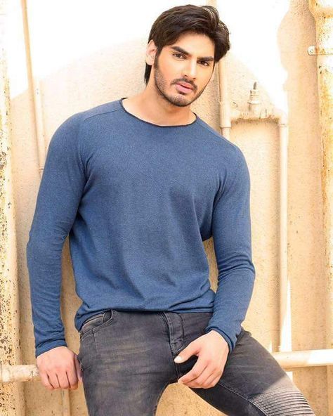 Ahan Shetty, Suniel Shetty, Celebrity Magazines, Good Wishes, Lisa Blackpink Wallpaper, Bollywood Movie, Movie Songs, Bollywood Actors, Bollywood Actress