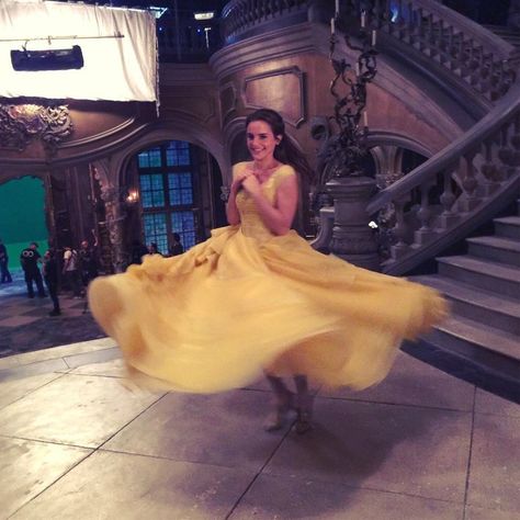 Emma Watson Belle, Gugu Mbatha Raw, Beauty And The Beast Movie, Belle Beauty And The Beast, Belle Beauty, Disney Live Action, Disney Beauty And The Beast, British Actresses, Vestidos Vintage