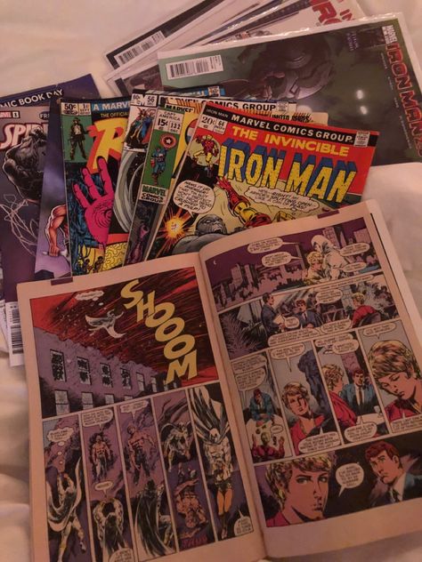 Comic Book Nerd Aesthetic, Comic Reading Aesthetic, Spiderman Comics Aesthetic, Superhero Comic Aesthetic, Old Comic Books Aesthetic, Geekcore Aesthetic, Comicon Aesthetic, Miles Core Aesthetic, Comics Aethstetic