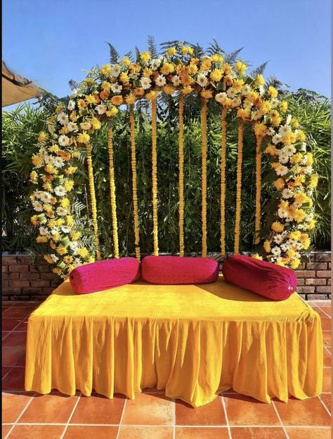 Mehandi Decorations At Home Terrace, Hindu Haldi Ceremony, Simple Haldi Decoration At Home Terrace, Haldi Stage Decoration At Home, Haldi Function Decoration At Home, Simple Haldi Decoration, Simple Haldi Decoration At Home, Haldi Decoration Ideas At Home Simple, Haldi Decoration At Home