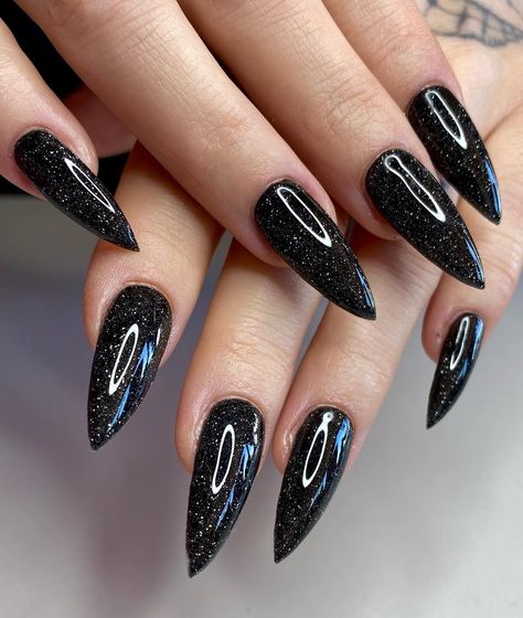 black sparkly nails Black Sparkly French Tip Nails, Sparkly Nails Ideas, Dark Sparkly Nails, Sparkly French Tip, Sparkly French Tip Nails, Sparkly Black Nails, Black Sparkly Nails, Sparkly Nail Designs, Gem Nail Designs