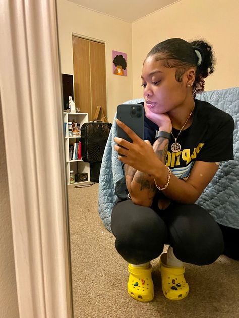 chill outfit Outfits With Crocs Black Women, Crocs Outfit Black Women, Yellow Crocs Outfit, Ponytail Jewelry, Black Crocs Outfit, Croc Outfits, Slick Back Ponytail, Back Ponytail, Yellow Crocs