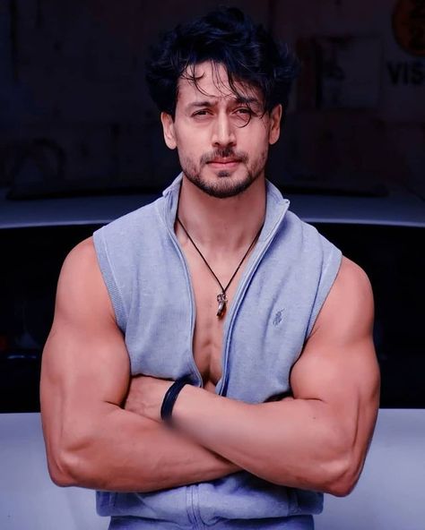 TeamTIGER™ (Tiger Shroff) on Instagram: “Handsome Hulk Tiger Shroff in town...🔥🔥 @tigerjackieshroff #tigershroffworldteam #tiger #tigershroff #tigerjackieshroff” Tiger Shroff Hairstyle, Tiger Shroff Body, Yash Kgf, Ranbir Kapoor Hairstyle, Tiger World, Arab Men Fashion, Western Style Dresses, Tiger Love, Vijay Actor