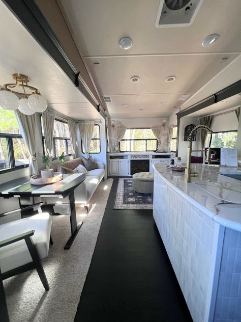 fifth wheel renovations Caravan Inside, Luxury Fifth Wheel, Tiny House Luxury, Gorgeous Fireplaces, Rv Renovations, Rv Interior, Gorgeous Bathroom, Residential Lighting, Gorgeous Kitchens