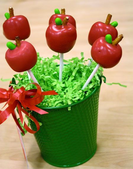 Cake Pop Receita, Apple Cake Pops, Cake Pop Bouquet, Teacher Cakes, Cake Pop Tutorial, School Cookies, Apple Pop, Pop Cupcakes, Skip To My Lou