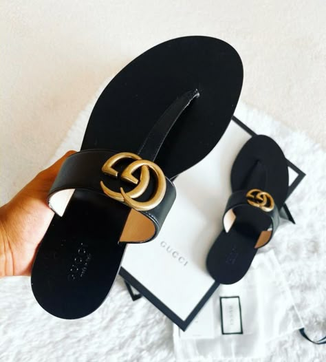 Gucci Sandals Woman Outfit, Gucci Outfits Women, Sandal Gucci, Gucci Flip Flops, Gucci Slippers, Fancy Sandals, Luxury Sandals, Gucci Slides, Gucci Sandals