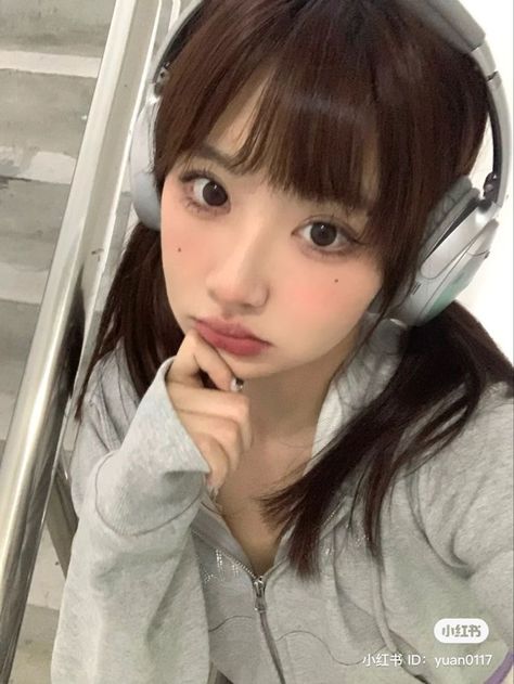 uzzlang korean girl icon Douyin Selfies, 사진 촬영 포즈, Cute Makeup Looks, Uzzlang Girl, Foto Ideas Instagram, Hair Inspo Color, Cute Selfie Ideas, Pretty Selfies, Selfie Poses