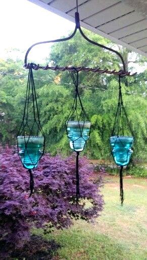 Backyard Solar Lights, Upcycled Garden, Funny Vine, Solar Light Crafts, Yard Ideas Backyard, Upcycle Garden, Outdoor Crafts, Garden Art Crafts, Garden Yard Ideas