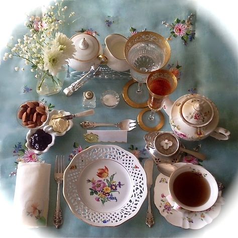 A properly set afternoon tea table should not be a daunting task. In fact, the setting of a proper table is easy. Afternoon Tea Table Setting, Tea Party Table Settings, Tea Table Settings, Afternoon Tea Tables, Tea Etiquette, Tea Setting, Tea Sandwich, Tea Party Recipes, Happy Tea