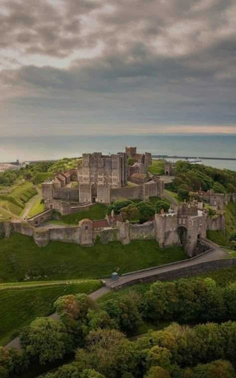 Castle In England, Dover England Aesthetic, Dover Castle England, England Castle Aesthetic, Old English Castle, Medieval England Aesthetic, England Castles, England Castle, Dover England