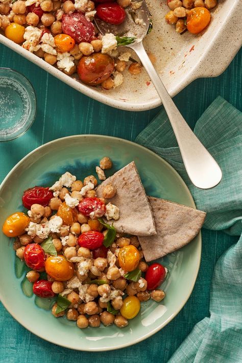 Quick & Easy Baked Feta & Tomato Chickpeas (Packed with 20 Grams of Protein) High Fiber Dinner, Feta Tomato, Easy Breakfast Brunch, Baked Feta, Mediterranean Diet Meal Plan, Lunch Appetizers, Healthy Eating For Kids, Salad Side Dishes, Mediterranean Diet Recipes