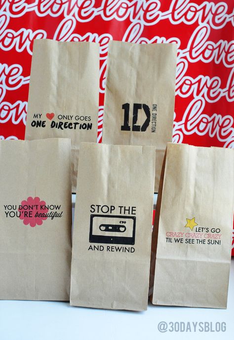 One Direction Printable Bags !!!!! :O www.thirtyhandmadedays.com One Direction Printable, One Direction Crafts, One Direction Party, One Direction Birthday, Kid Printables, I Love One Direction, Lunch Bags, Bday Party, Lunch Bag