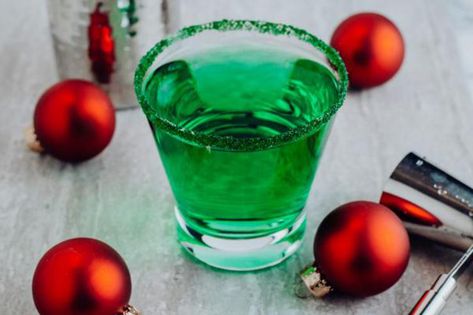 Alcoholic Drinks – BEST Grinch Margarita Recipe – Easy and Simple Christmas On The Rocks Alcohol Drinks Grinch Margarita, Easy Holiday Cocktail Recipes, Easy Holiday Cocktails, Grinch Punch, Christmas Cocktails Easy, Holiday Drinks Alcohol, Holiday Punch Recipe, Easy Margarita Recipe, Christmas Drinks Recipes