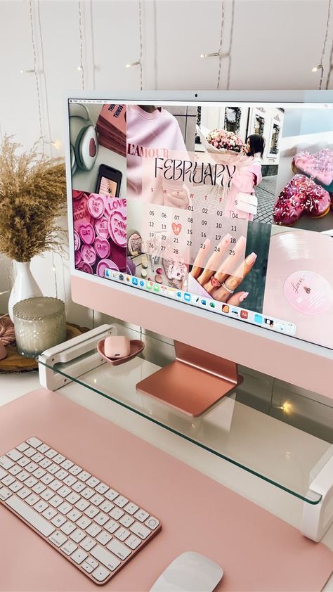 Bedroom Desk Setup Aesthetic, Imac Office Aesthetic, Apple Home Office, Pink Desk Setup Aesthetic, Aestethic Office, Home Office Vibes, Pink Imac Desk Setup, Imac Aesthetic Set Up, Workstation Aesthetic