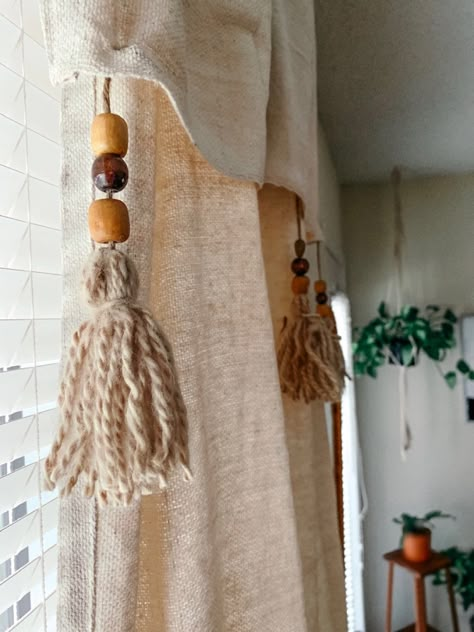 Tassels On Curtains, Diy Boho Curtains Bedroom, Easy Diy Curtains, Boho Curtains Diy, Drop Cloth Curtains Diy, Burlap Curtains Diy, Diy Drop Cloth Curtains, Boho Window Treatments, Cortina Boho