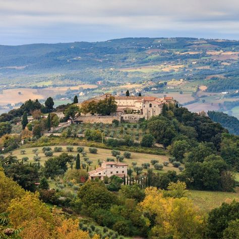 Umbria Fall Itinerary - Small Group Tour by Untold Italy Untold Italy, Fall Itinerary, Italy October, Wine History, Umbria Italy, Country House Hotels, Italy Tours, St Francis, Group Tours