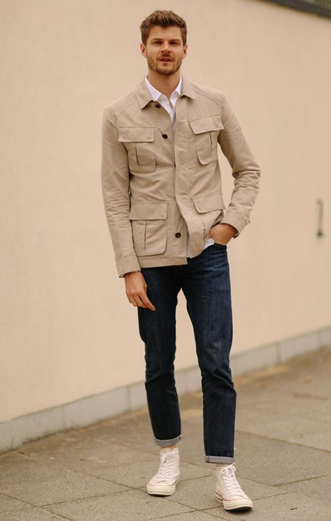 Khaki Jacket Outfit, Beige Jacket Outfit, Street Casual Men, Men's Street Style Photography, Jim Chapman, Beige Clothing, Mens Fashion Summer Outfits, London Fashion Week Mens, Man Outfit