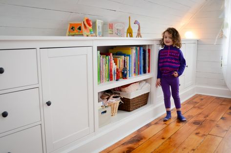 IKEA hack DIY built-in storage for attic bedroom with sloped ceilings Under Eaves Storage, Eaves Storage, Ikea Built In, Create Storage, Attic Office, Ikea Wardrobe, Knee Wall, Attic Playroom, No Closet Solutions